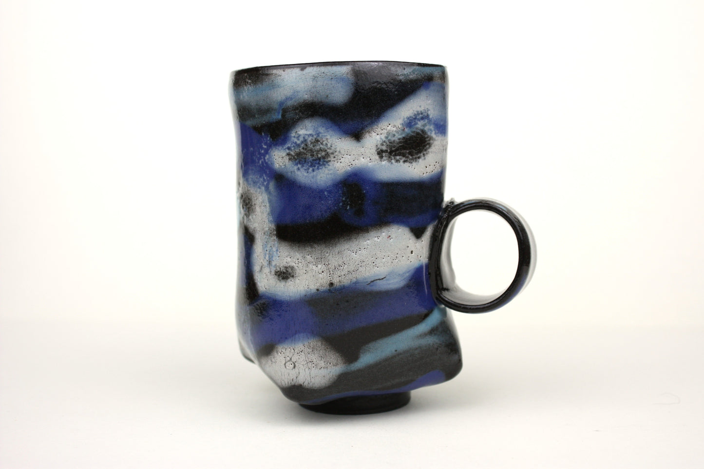 Expressive darted mug