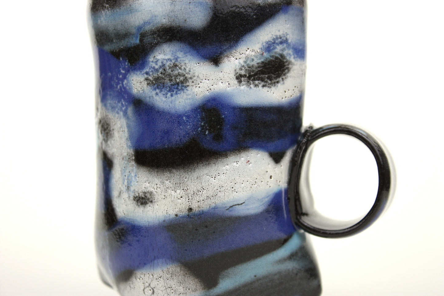 Expressive darted mug