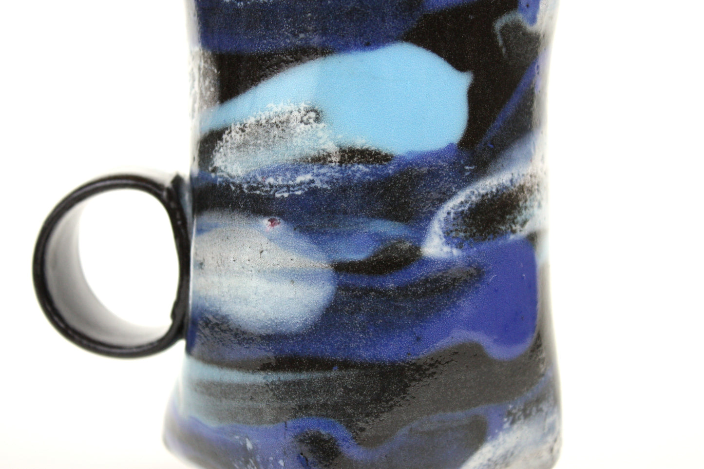 Expressive darted mug