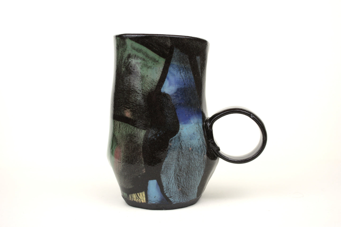 Expressive darted mug