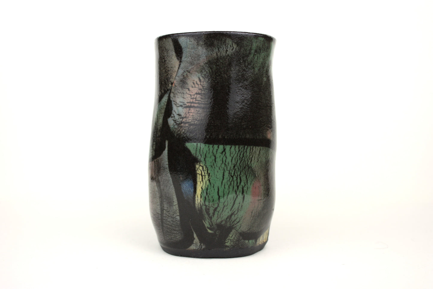 Expressive darted mug
