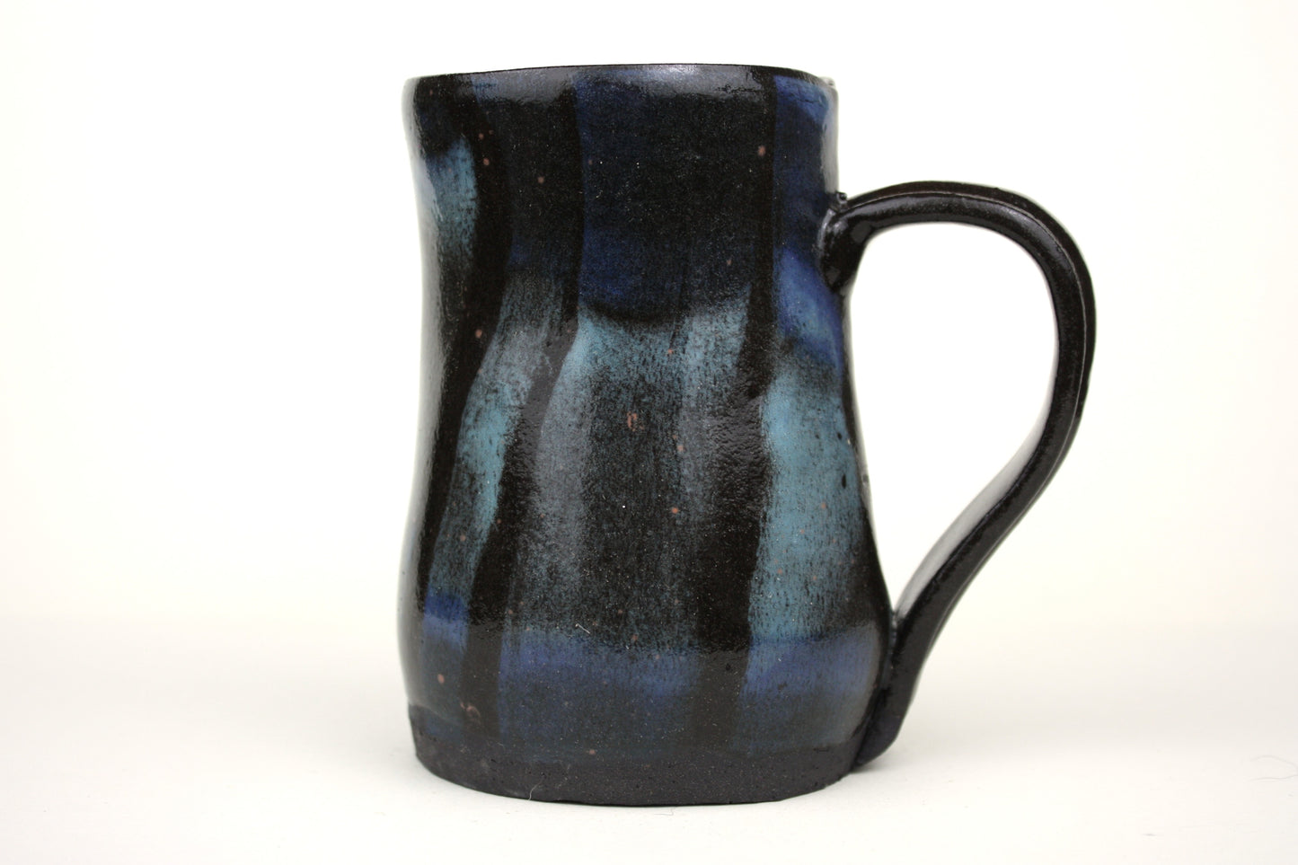 Expressive large tankard mug