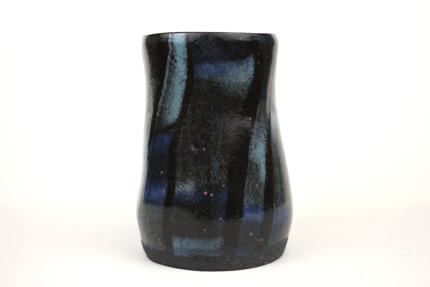 Expressive large tankard mug