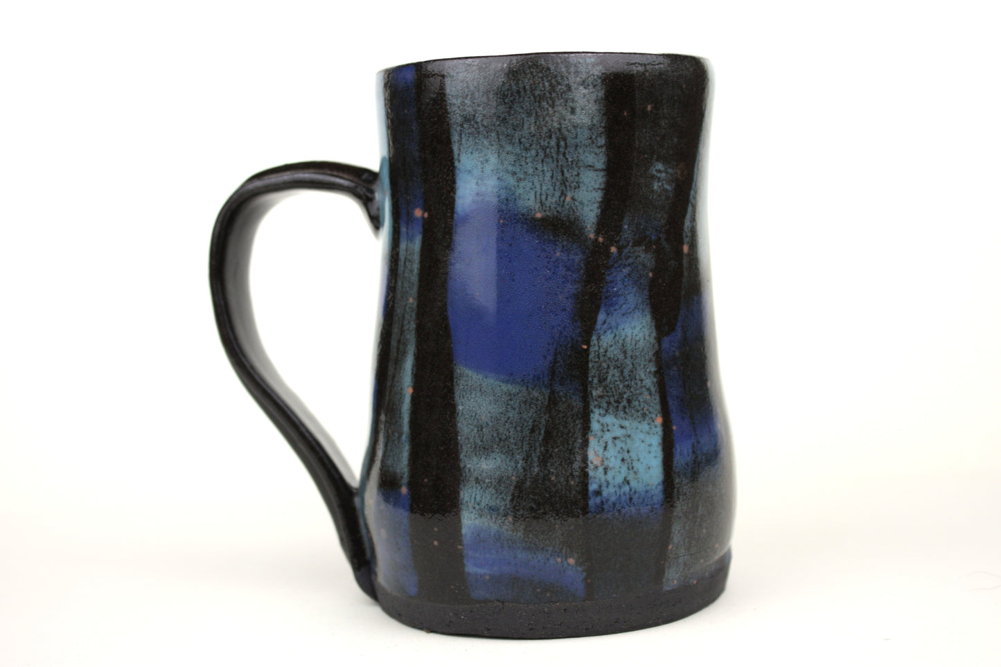 Expressive large tankard mug