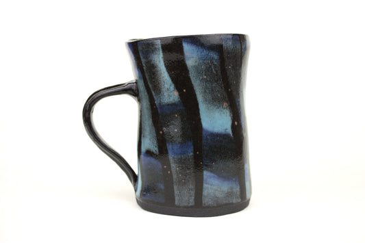 Expressive large tankard mug